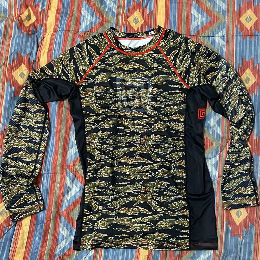 Hypnotik Tiger Camo rash guard